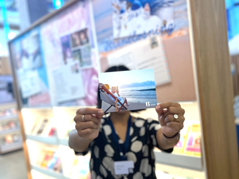 Postkort fra udstillingen med bøger til sommerlæsning